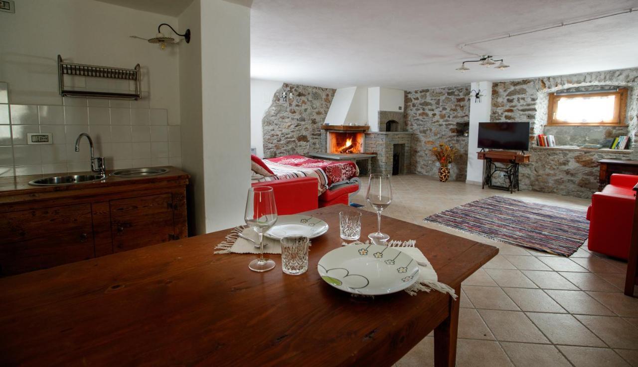 Il Como' Della Civetta - Taverna “La Fenice” Stazzona Luaran gambar